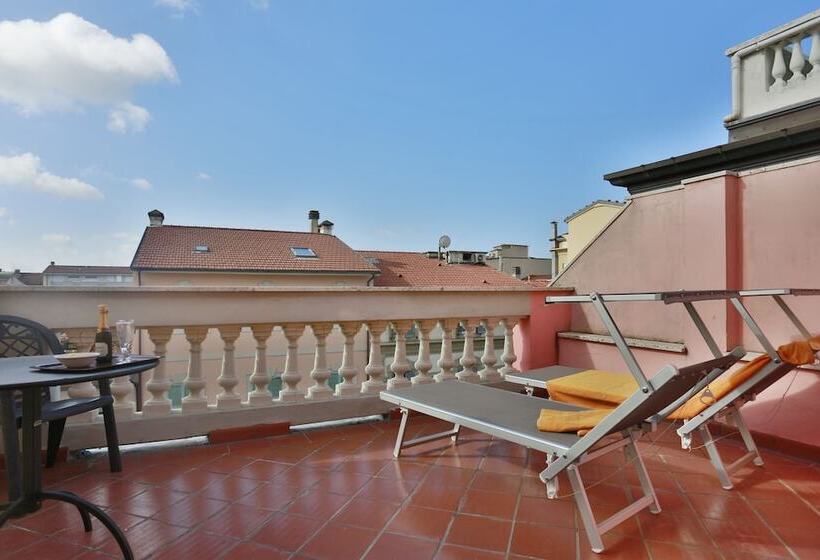 اتاق استاندارد با بالکن, Katy