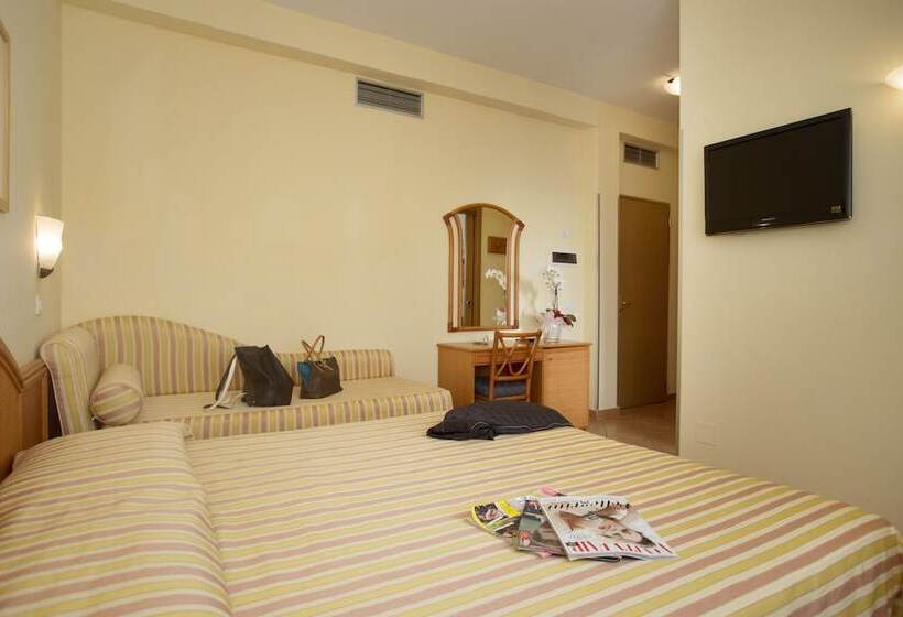 اتاق استاندارد سه نفره, Katy