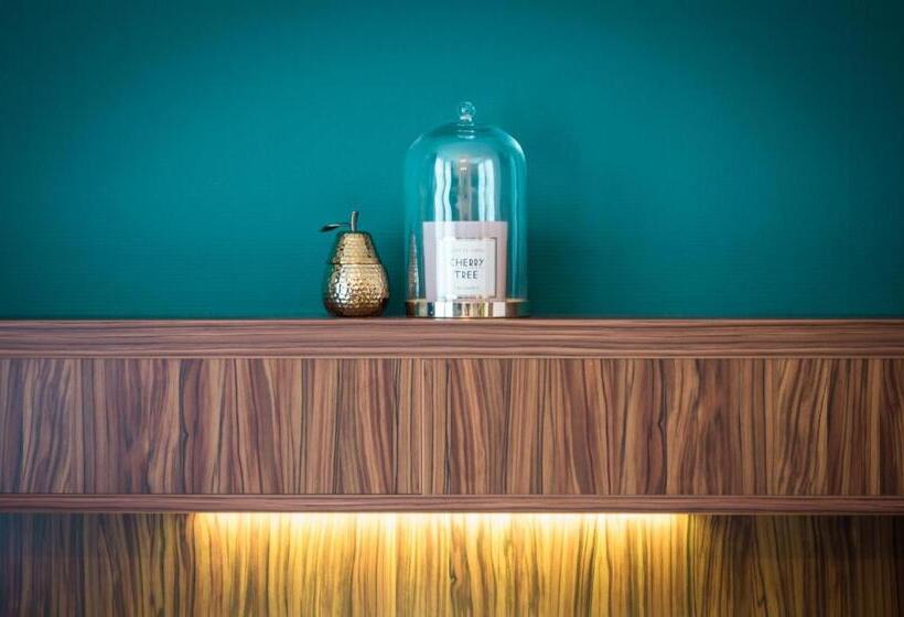 غرفة أساسية, Linden