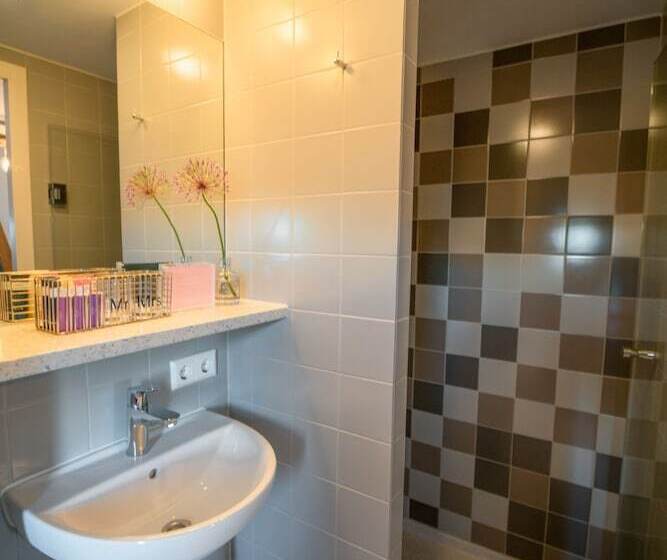 غرفة قياسية ثلاثية, Linden