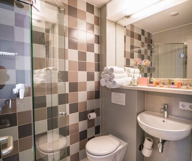 غرفة عائلية, Linden