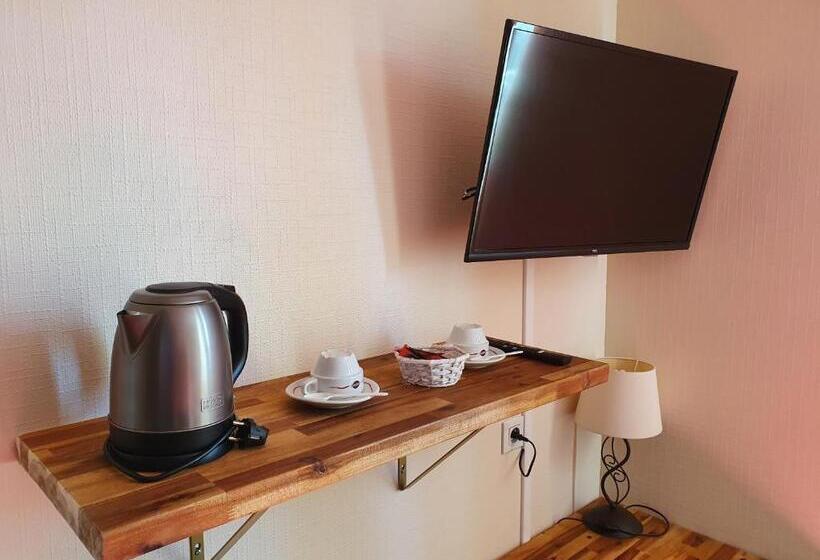 Номер Стандарт Трехместный, Logis Hôtel Restaurant L Odyssée Champêtre