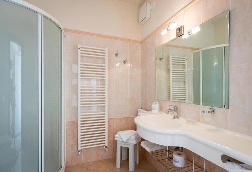 Superior room with lake view, Oasi Beach