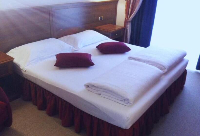 Superior room with lake view, Oasi Beach