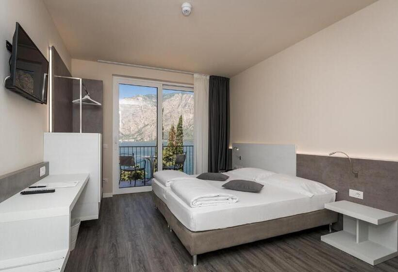 اتاق استاندارد با چشم‌انداز دریاچه, Oasi Beach