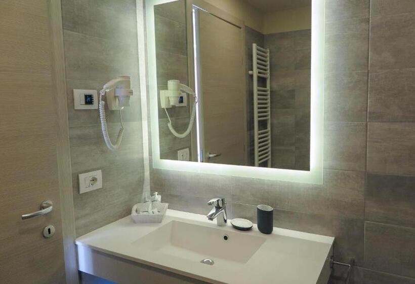 اتاق استاندارد با چشم‌انداز دریاچه, Oasi Beach