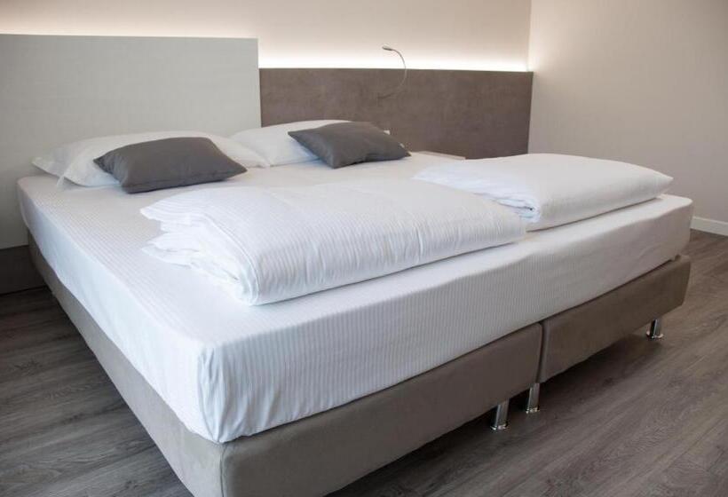 اتاق استاندارد با چشم‌انداز دریاچه, Oasi Beach