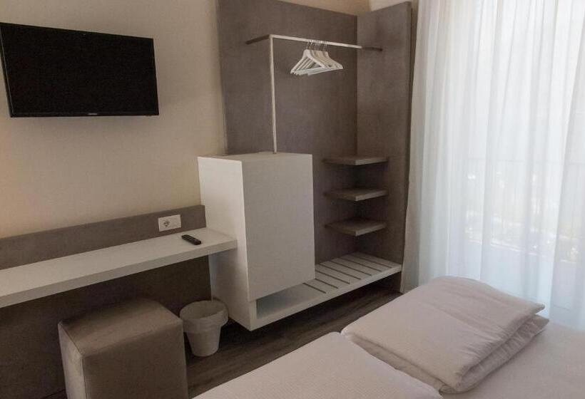 اتاق استاندارد با چشم‌انداز دریاچه, Oasi Beach