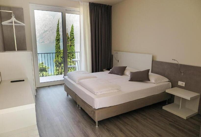 اتاق استاندارد با چشم‌انداز دریاچه, Oasi Beach