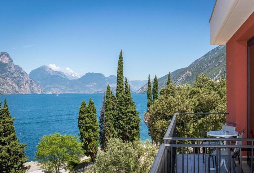 Superior room with lake view, Oasi Beach