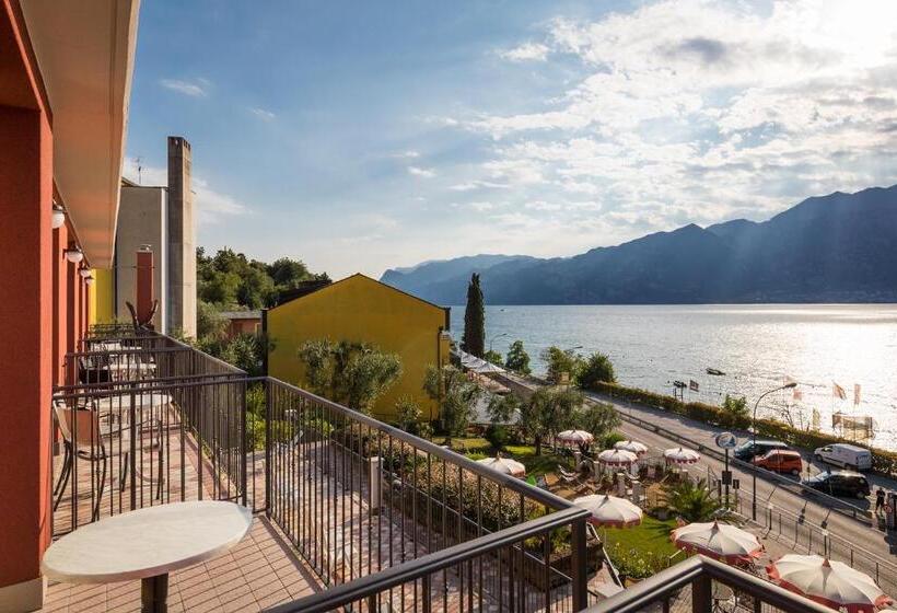 Superior room with lake view, Oasi Beach