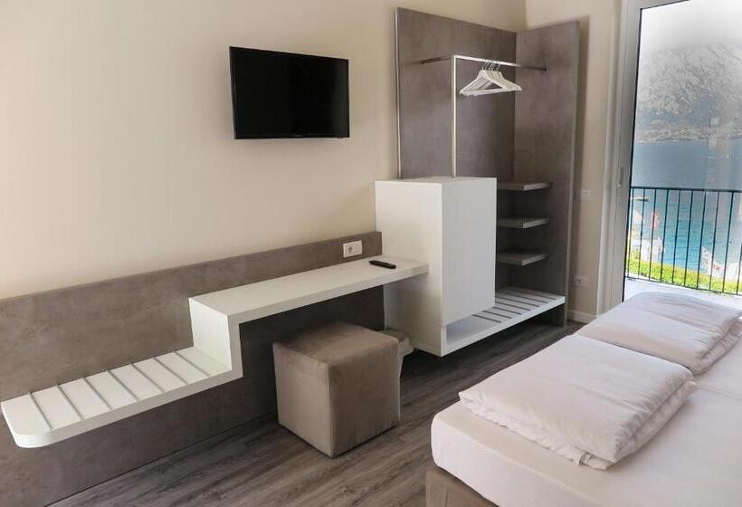 اتاق استاندارد با چشم‌انداز دریاچه, Oasi Beach