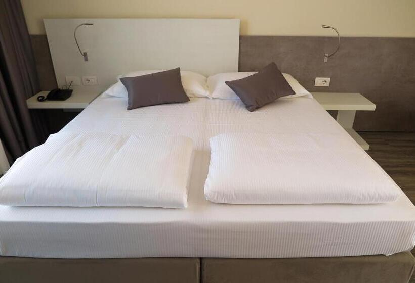 اتاق استاندارد با چشم‌انداز دریاچه, Oasi Beach