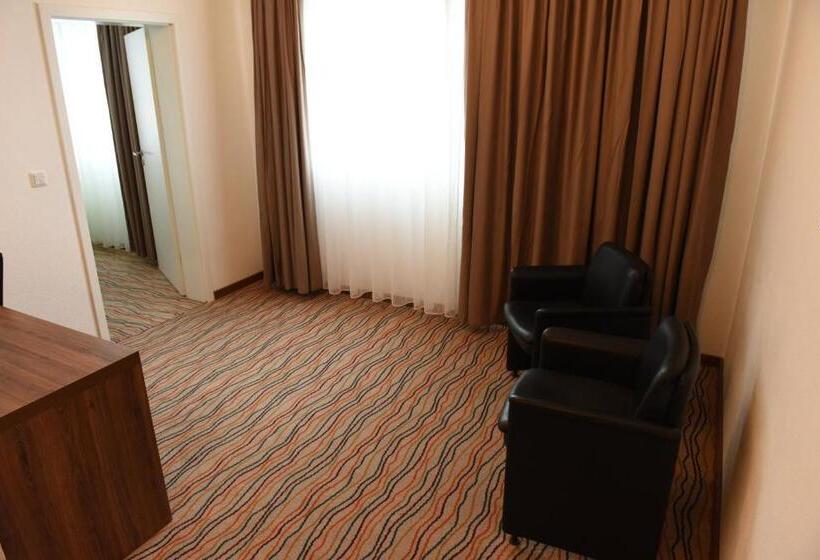 컴포트 룸, Olive Inn