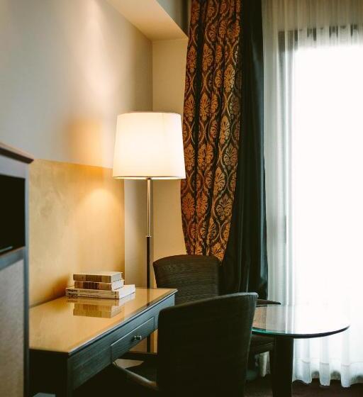 غرفة قياسية مزوَّدة بشُرفة, Piccola Vela