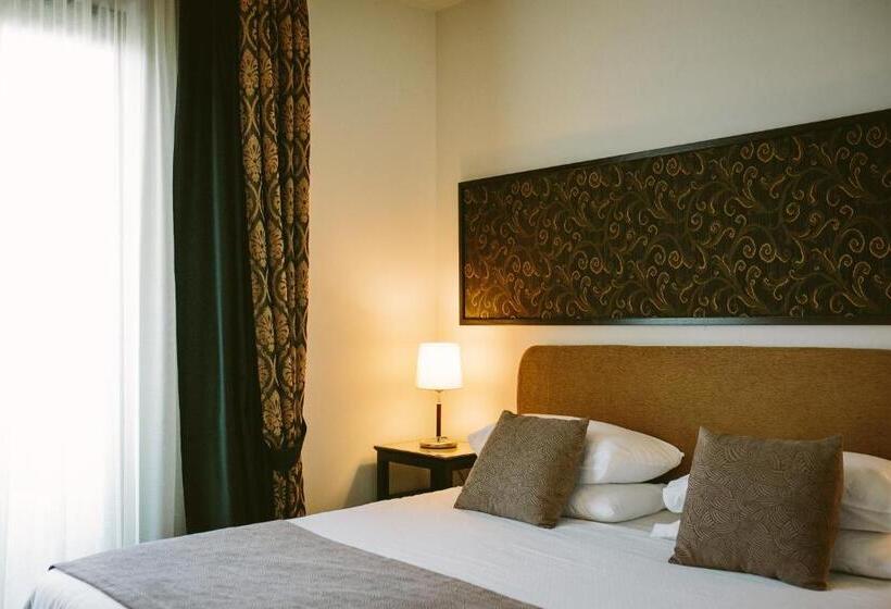 غرفة قياسية مزوَّدة بشُرفة, Piccola Vela