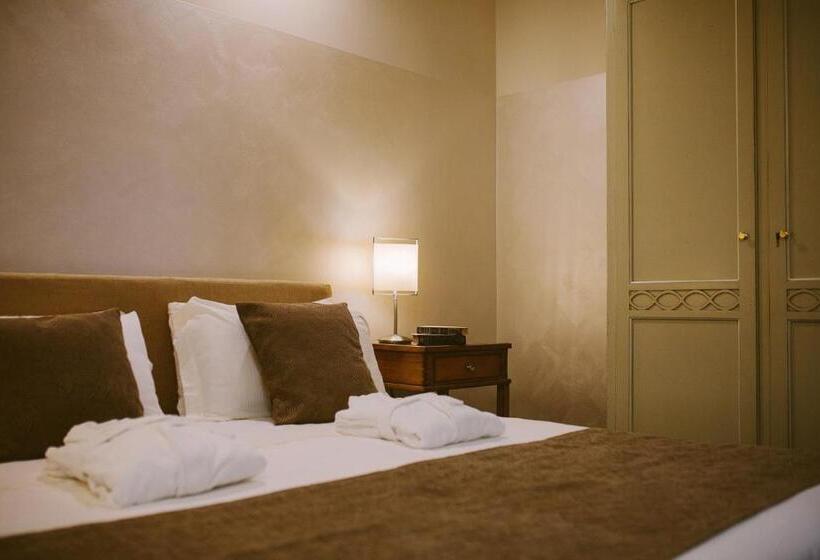 غرفة عائلية, Piccola Vela