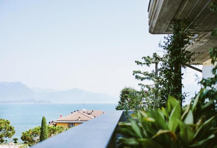 غرفة قياسية مزوَّدة بتراس, Piccola Vela