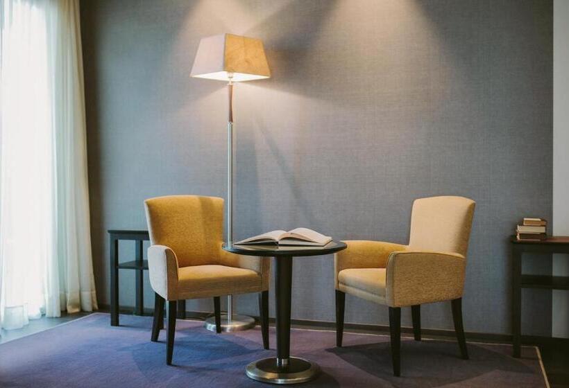 جناح جونيور مزوَّد بشرفة, Piccola Vela