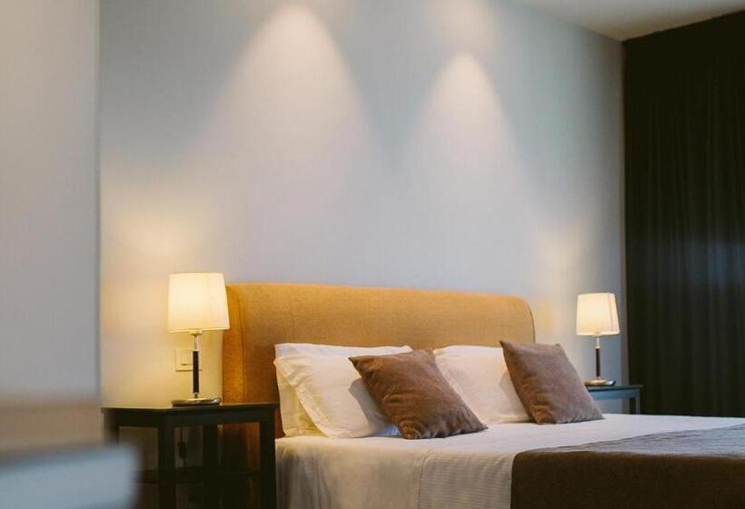 جناح جونيور مزوَّد بشرفة, Piccola Vela