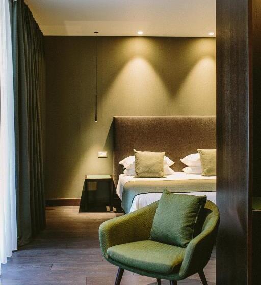 جناح جونيور مزوَّد بشرفة, Piccola Vela