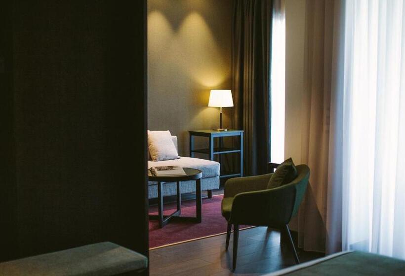 جناح جونيور مزوَّد بشرفة, Piccola Vela