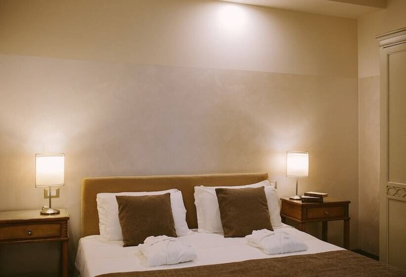 غرفة عائلية, Piccola Vela