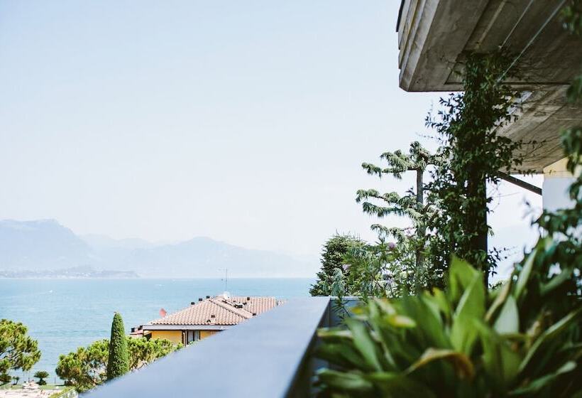 غرفة قياسية مزوَّدة بتراس, Piccola Vela