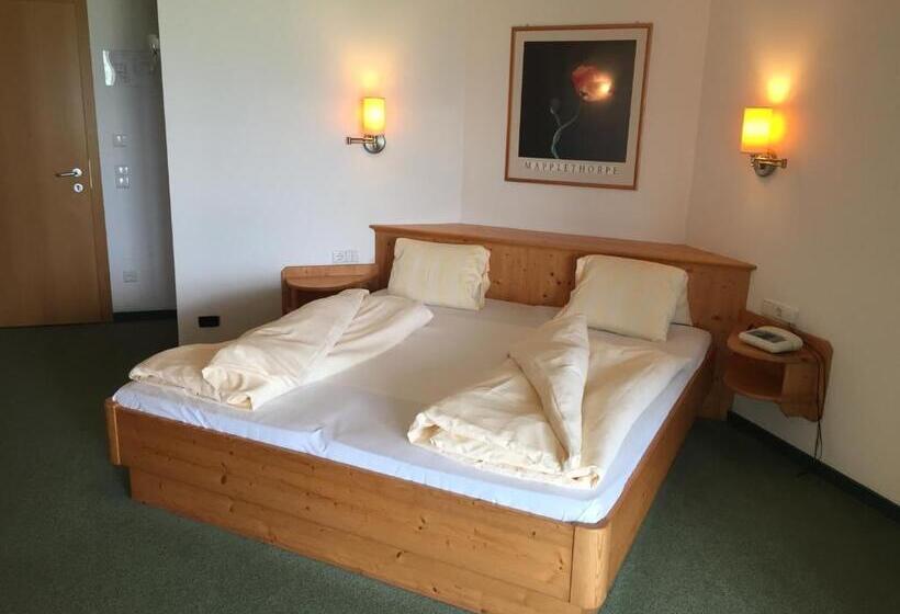 חדר דלוקס עם מרפסת, Pütia