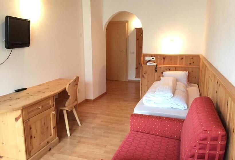 חדר סטנדרט יחיד עם מרפסת, Pütia