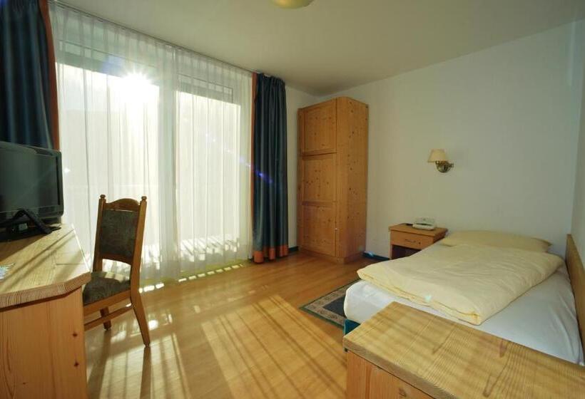 חדר סטנדרט יחיד עם מרפסת, Pütia