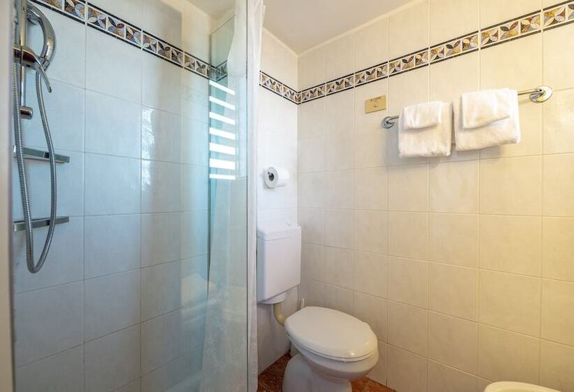 Triple Room Sea View, Real Park