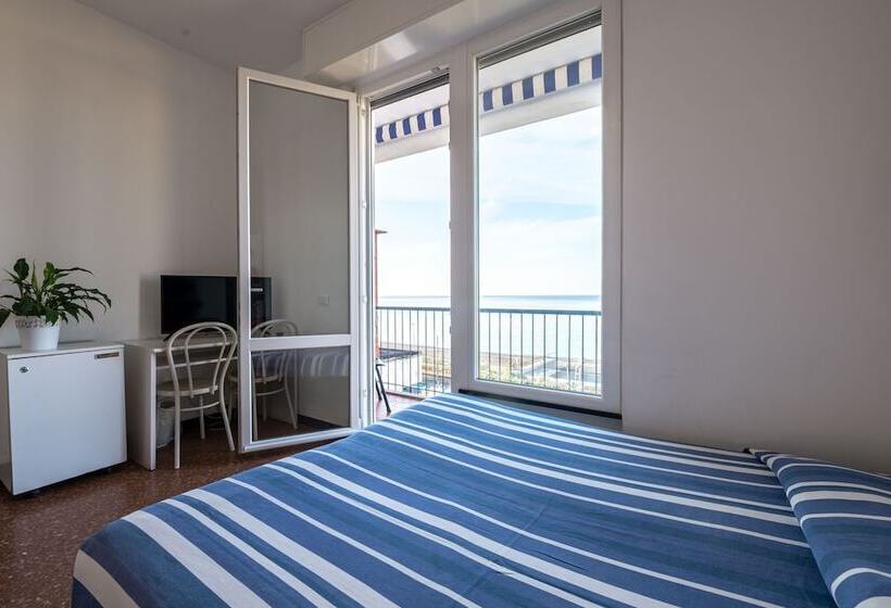 Triple Room Sea View, Real Park