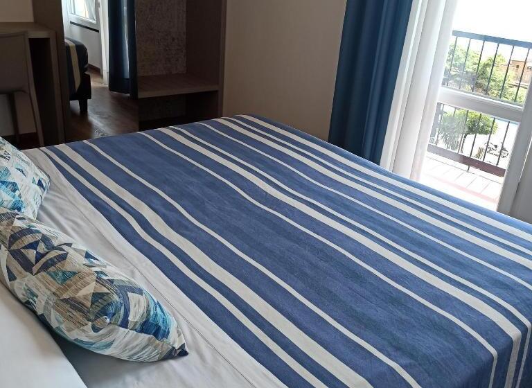 Triple Room Sea View, Real Park