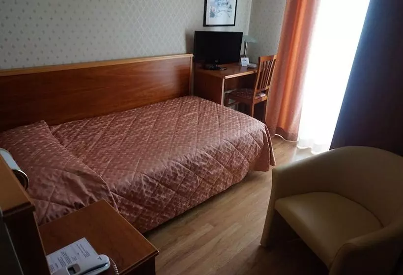Standard Yhden Hengen Huone, Riviera