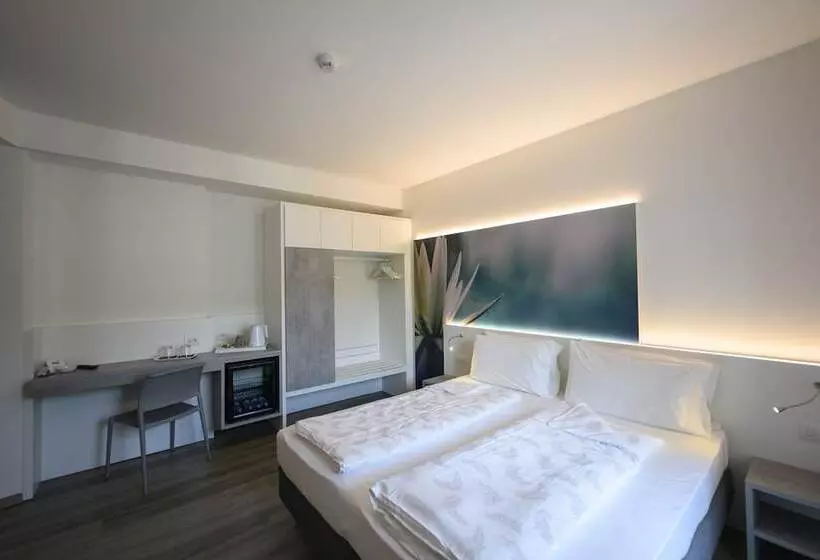 Standard Kolmen Hengen Huone, Riviera