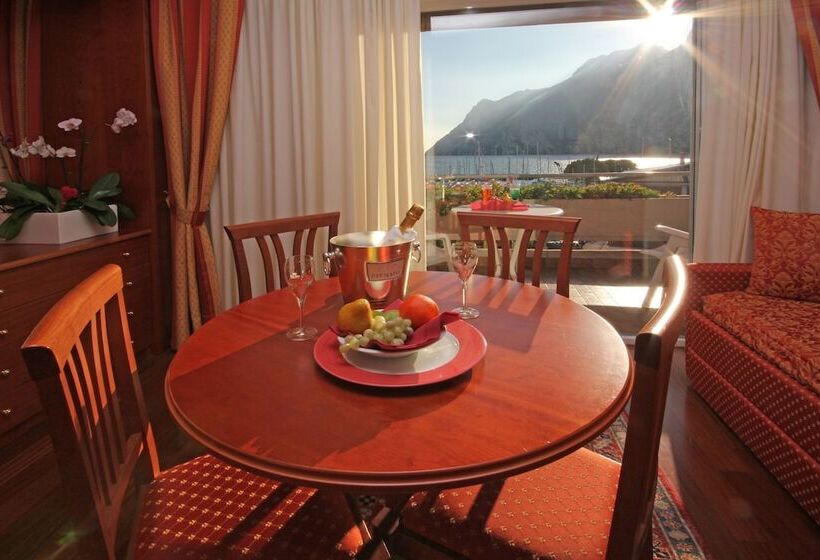 주니어 스위트, Riviera