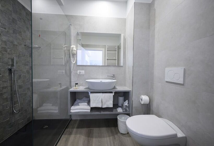 수피리어 룸, Riviera