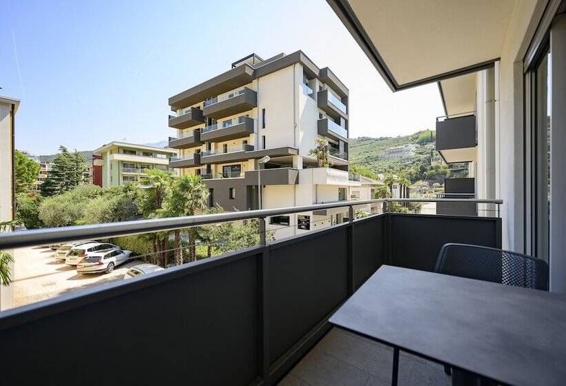 수피리어 룸, Riviera