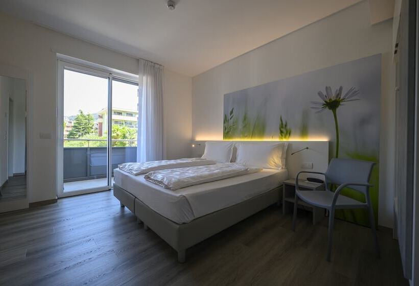 수피리어 룸, Riviera