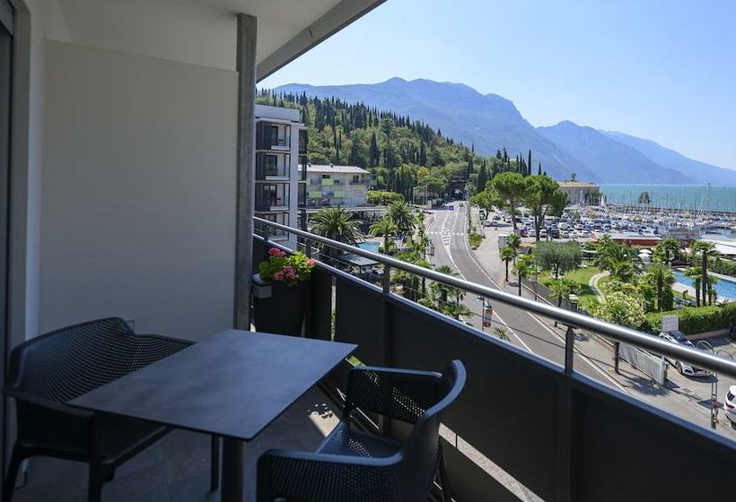 Superior room with lake view, Riviera