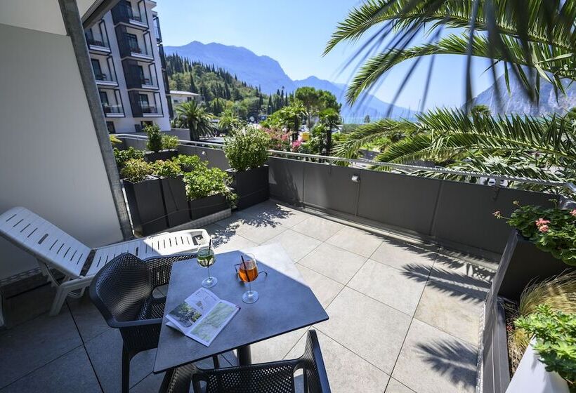 Superior room with lake view, Riviera