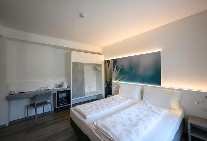 스탠다드 트리플 룸, Riviera