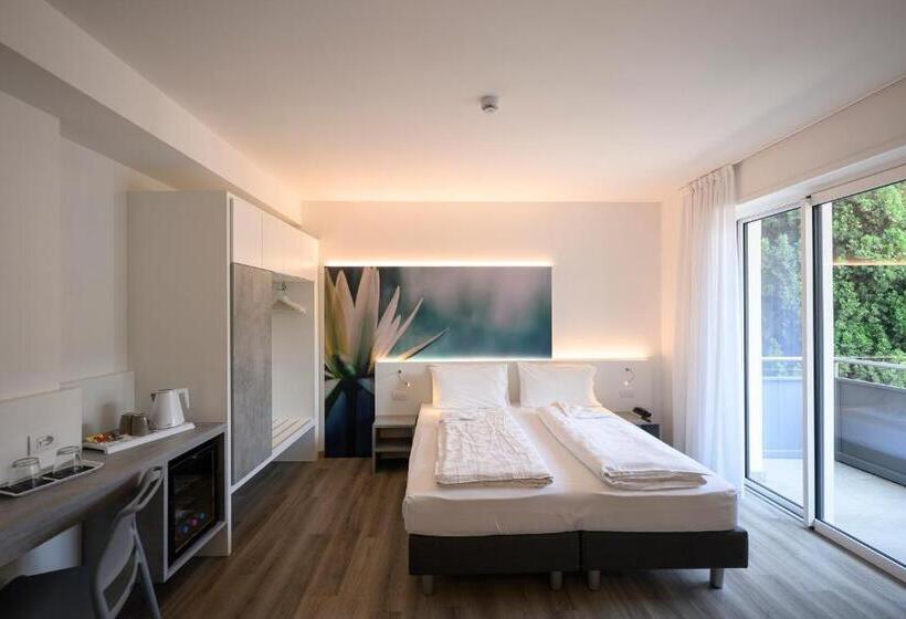 스탠다드 트리플 룸, Riviera