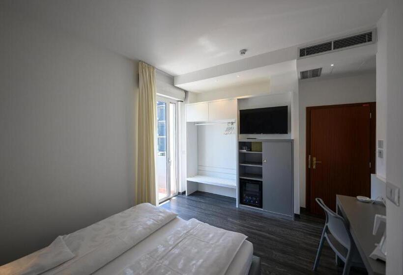 스탠다드 룸, Riviera