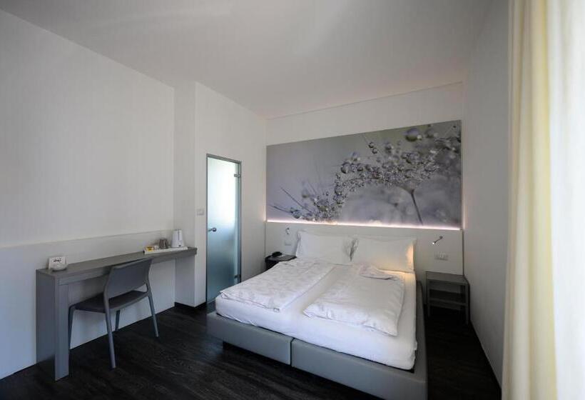 스탠다드 룸, Riviera