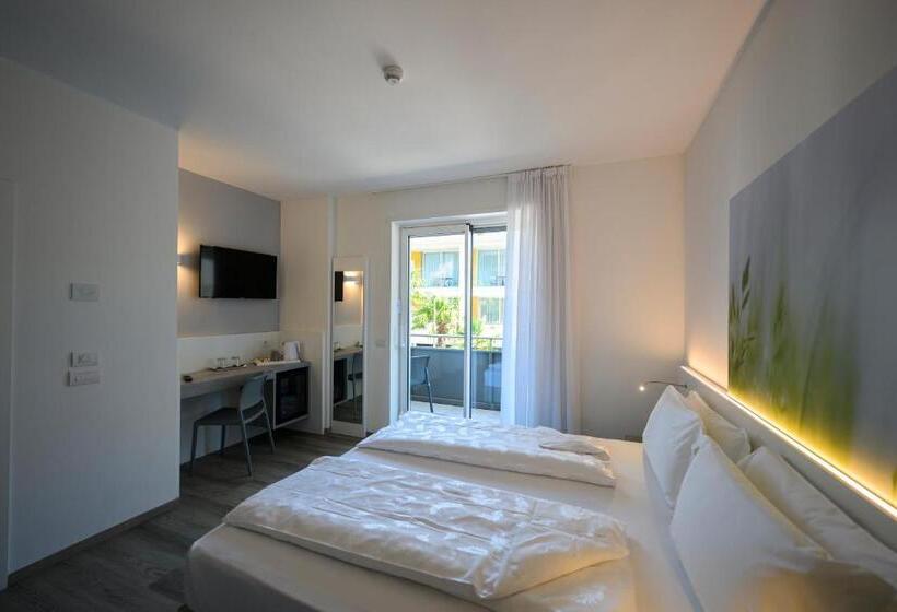 수피리어 룸, Riviera