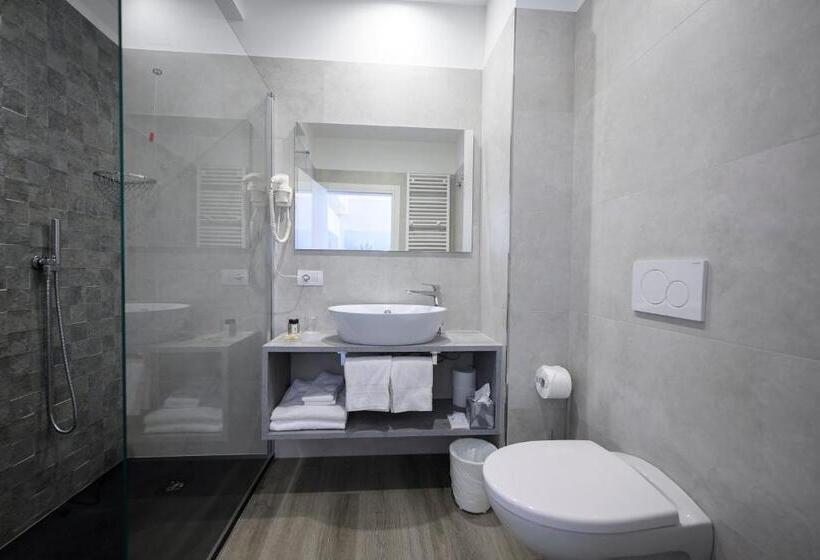 수피리어 룸, Riviera