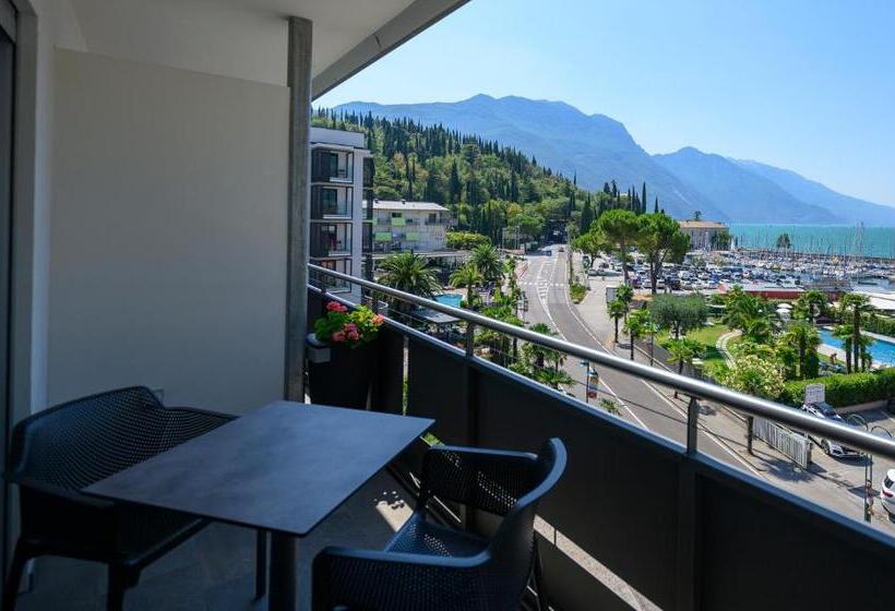 Superior room with lake view, Riviera