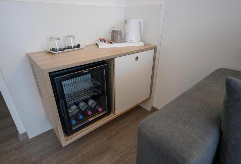 Suite with lake view, Riviera